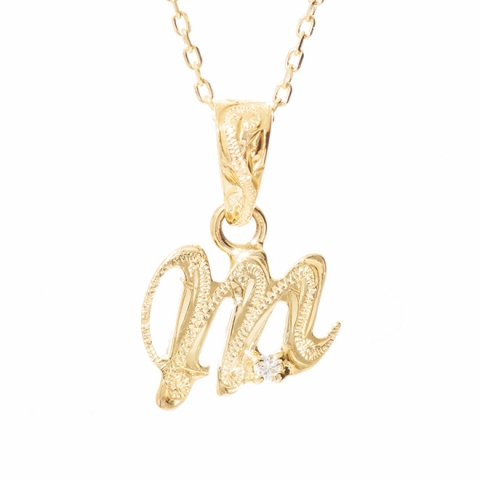 ハワイアンジュエリー/K10YG/ダイヤモンド イニシャル ペンダント「M」(Small)|ハワイアンジュエリーブランドMaxi(マキシ)公式通販オンラインショップ